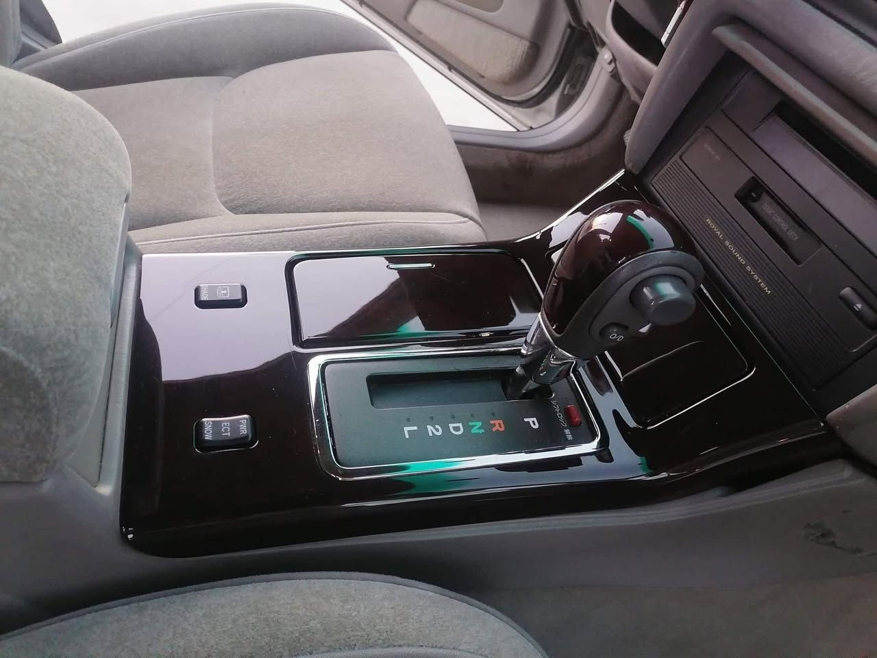 موديل 2003اصل كرستال دكمتين برده اربع كشنات كهرباءا
كصه وحده تكم السياره جاهزه وجديده دخول جديد
***********
