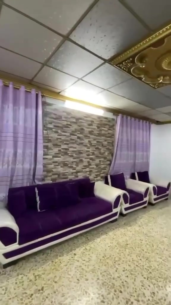 ديوان طول ١٠ أمتار مثل ما موضح الصورة
وبردات لو بنفسجي أيضا 
السعر كامل ١٧٠ الف 
الي يحب يدخل خاص


**إذا كنت صاحب هذا الإعلان وتريد حذفه لأي سبب، رجاءا أرسل رسالة إلى الدعم الفني**