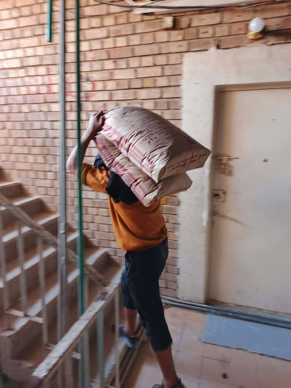 تصعيد مواد على الظهر كافه مواد البناء ***********
