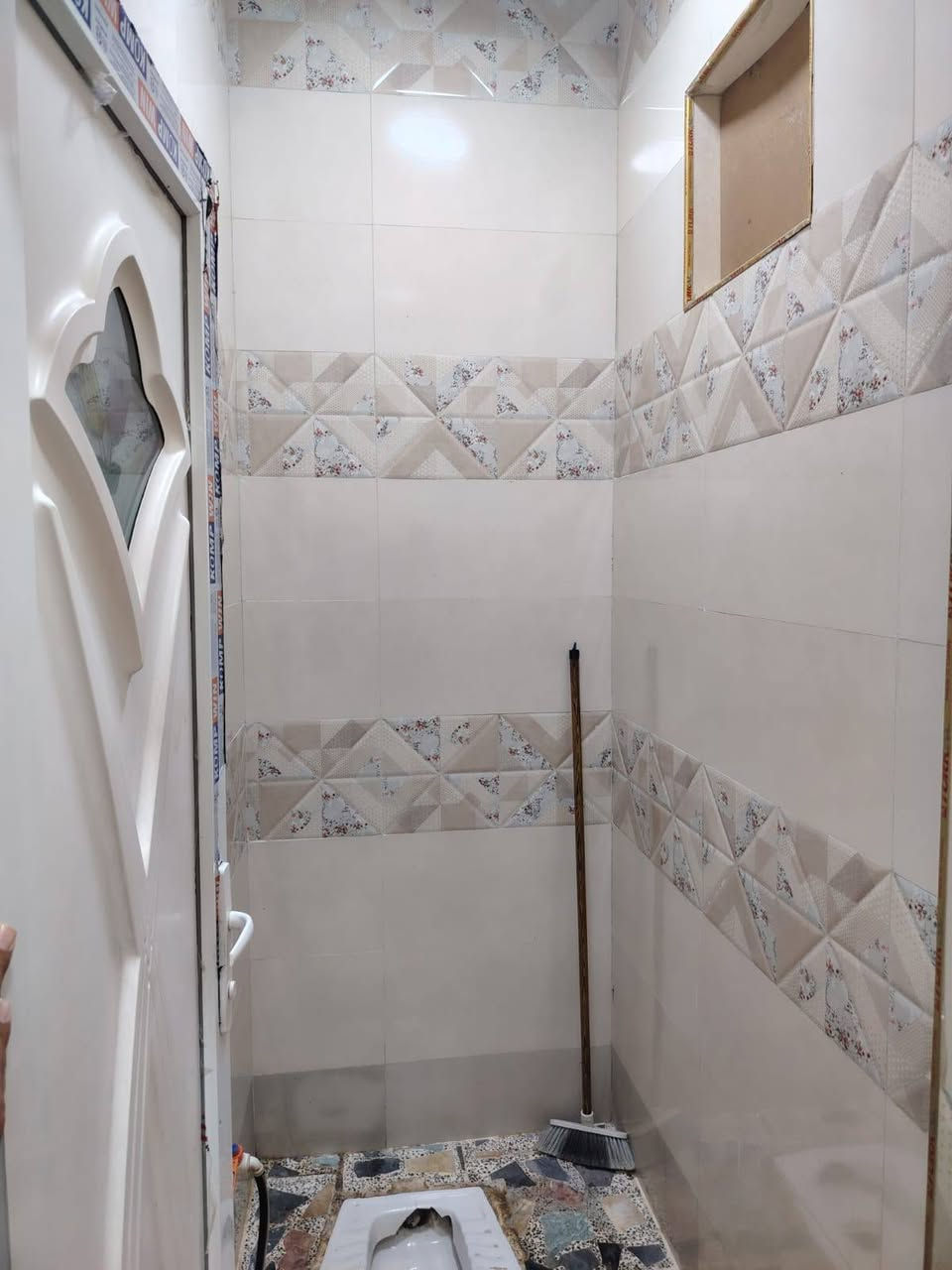 بيت للبيع مساحة ٤٠٠ متر سند٢٥ حق التصرف بناء فول قريب ع شارع الفردوس
٤غرف نوم ٣حمامات كراج يستوعب ٣سيارات 
يرهم نقد والتقسيط 
العنوان بغداد الشرطة الخامسة الدوانم شارع الفردوس 
***********
بي وات
