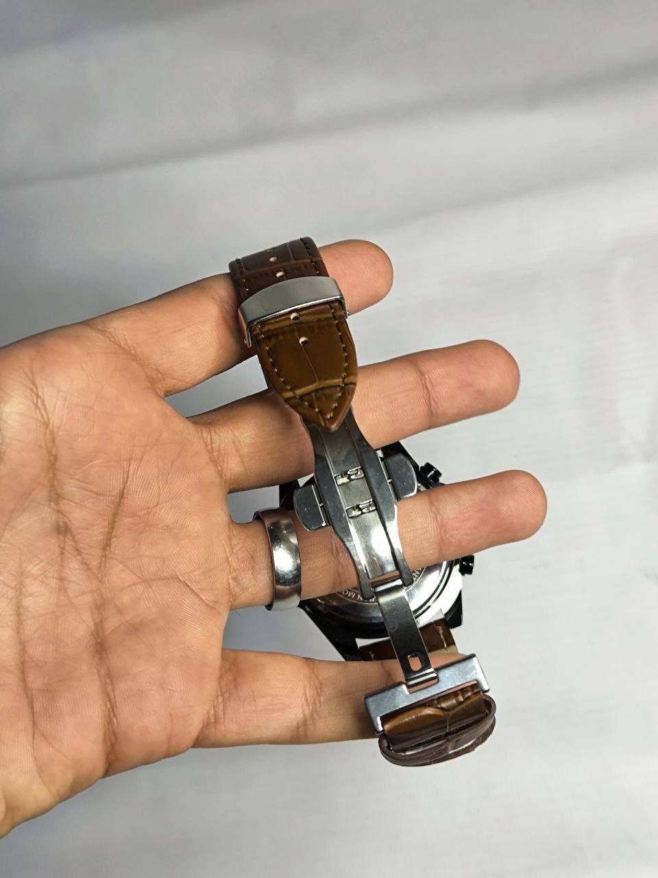 كاسيو ادفايز CASIO وارد اوربي DHL
 
تحفه فنيه قطعة ولا غلطه
مكينة كوارتز نظام ستوبوج (جميع السناتر شغاله)
ساعة من الستانلس ستيل مع نيكل روم لامع 
ميناء مميزة (نقش هندسي 3D)مع لامينوس اميال
مزودة بمنفذ تاريخ شهري
زجاج معدني ضد الخدش
سير جلد طبيعي
قفل فراشة 
مقاومة ماء وغبار 
مختمه بالكامل 
وزن ثقيل 
كامل الملحقات والكتيب والبكج
 
⚠️ملاحظة متوفر قطعة واحدة فقط 
 
القطعة ما تتفوت 
سعر :- 35 الف ع اول تم  
للحجز والاستفسار يرجى الاعتماد خاص


**إذا كنت صاحب هذا الإعلان وتريد حذفه لأي سبب، رجاءا أرسل رسالة إلى الدعم الفني**