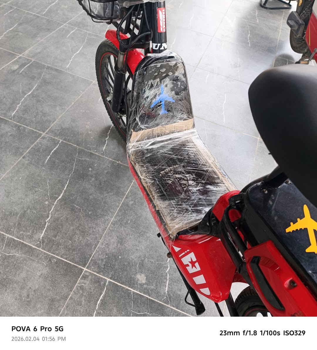 باسيكل شحن للبيع فول مواصفات ٥ بطارية اخو جديد اكو ملاحظه فوك بطارية يكون بلاستيك مسكور بس هذا بيها ول بلاستيك ب ١٠ بس سعرها 250 وبي مجال للطيبين رجاء اذا مو شراي لا تتصل رقم موبايل *********** كل عيب مابي
