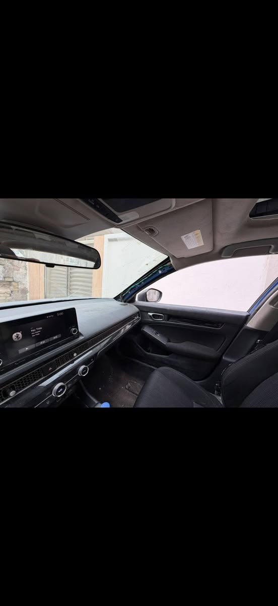 السلام عليكم بيع ومراوس هوندا سيفك موديل 2023 وارد امريكي صور الحادث موجودة بلمنشور السيارة بدون نواخل السيارة فحص مؤقت ممرقمه بعدهة سيارة معمرة وكاملة مكاني بغداد حي القادسيهه السعر 107 ورقة وبيهة مجال للاستفسار ***********
