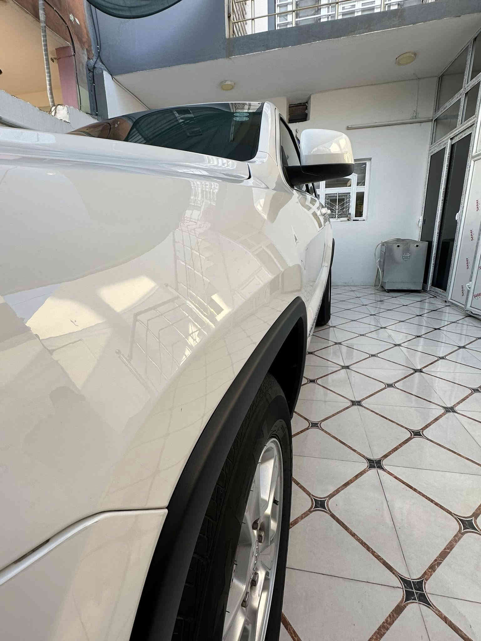 اسعد الله اوقاتكم بالف خير متابعينا الكرام  جيب  لاريدو  محرك 3600 ستة سلندر موديل 2015 رقم دهوك انكليزي  سنوية مجدد والهزة جديدة ماشية  110 ميل ومحرك ممفتوح سيارة جديدة بمعنى الكلمة مابيها لاصبغ ولابارد حتى السونار موجود سعرة  225 ورقة بي مجال بسيط للشراي مال حك جية تيجي يمي عين غطة عين افراش اخدمك شراي يخابرني بيك خير او تدلل
***********
