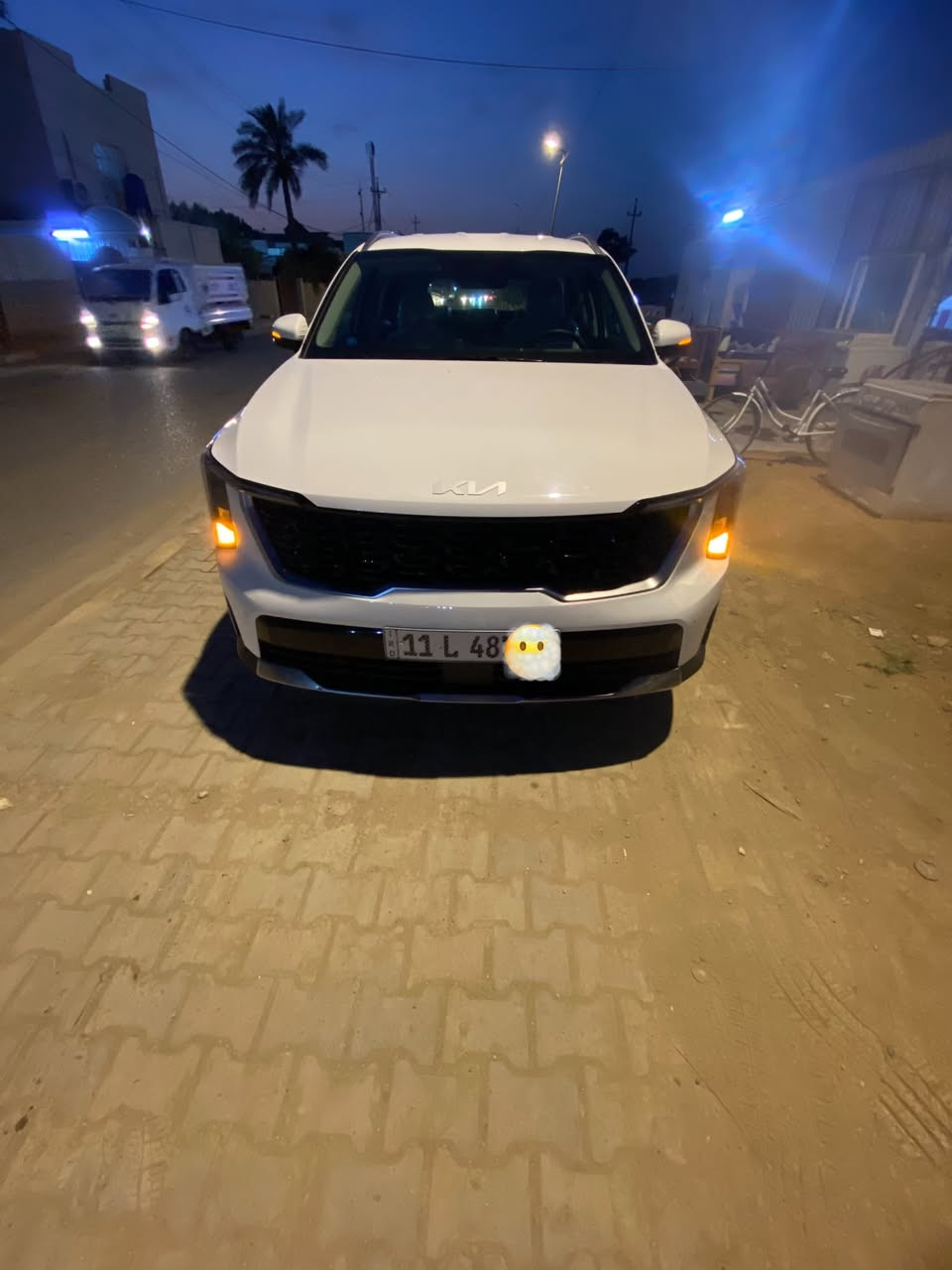السلام عليكم 
سياره نوع كيا سورينتو للبيع
السياره جديد ونضيفه جداً مال جناي
ماشيه 50 ألف km
موديل 2024 رقم انكليزي بغداد حديث تحويل ثاني يوم ماخذيها من مالكها مباشرةً سنويه 2031.
ويا بصمتين مال شركه وكتيب
المواصفات…
كير ماوس الحديث
داتاشو(عرض العداد مال الكيلو متر في الشاشه)
تشغيل عن بعد مري شفط وجنطه كهربائيه
وشاشه تحكم حديثه مانع انزلاق شحن لاسلكي كراسي كهربائيه تبريد ثلج 
المحرك 6سلندر 7راكب
مكفوله كفاله عامه من كلشي مع سونار 
تخم تاير جديد
نضام السبورت 
ونضام السياقه الذكيه
ونضام الاقتصاد
السعر /295 ورقه وبيها مجال 
العنوان بابل/حله/مركزالمدينه/النزيزه او الخسرويه قرب مقام الامام الحارث 
رقم الهاتف للأستفسار
(***********)
أبو أحمد…
