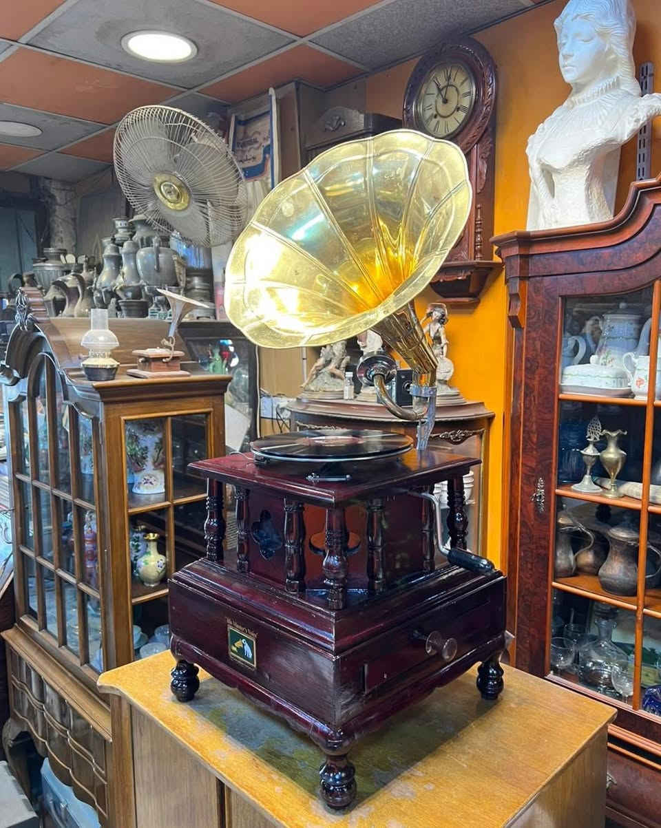 زين بيتك أو مكتبك بقطعة فريدة من قطع الانتيك الجميلة
للطلب و الاستفسار يرجى مراسلة الصفحة أو التواصل على الرقم 
***********
، العنوان بغداد - الكسرة قرب ملعب الكشافة ، يوجد لدينا توصيل 
#اكسبلور #انتيك #انتيكا #تحف #لوحات #بغداد #بغداديات #دهوك #اربيل #هولير #السليمانية #سليمانية #موصل #كربلاء #نجف #بصرة #المنصور #اليرموك
