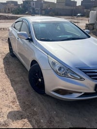 سوناتا • ٢٠١٣ • كاميرا وشاشة