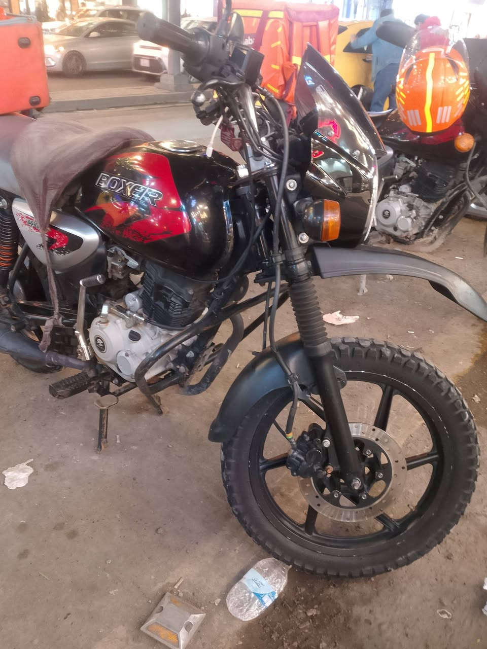 السلام عليكم بوكسر لبيع موديل 2022 مرقمه بسمي تحويل مباشر اي نقص ما بيه بس لوحات ما طالعه تحول وطلع لوحد السعر 1950/ مليون وتسعميه وخمسين وبيه مجال قليل العنوان بغداد الحسينيه الراشديه قريت النتصار 
رقم مبايل *********** واتساب بي ما متواجد عل فيس بوك
