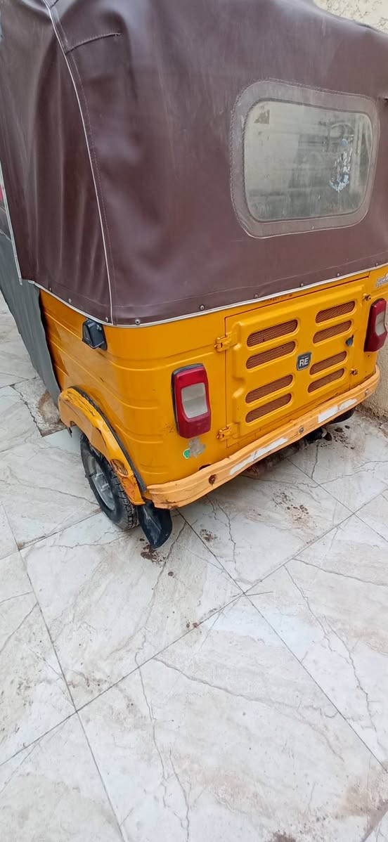 تكتك 19 وراق شهر 6، وكيلها شاكر، سعر 4و700, بس شراي يخابرني ***********، خاص ماكو
