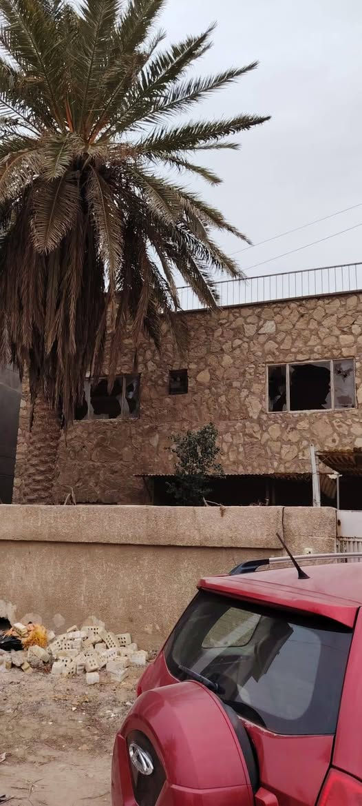 دار في شارع فلسطين
حي الادريسي
محله ٥٠٥
زقاق ١٢

خلف مطعم الساعي

مساحه ٤٩٥ متر واجهه ١٥ متر

البيت زنجيل يطل على شارعين احدهما امامه ملعب وحديقه

السعر ٤ ملايين للمتر المربع وبي مجال

يصلح ٦ بيوت لان الدار يقع على شارعين

للإستفسار: 

***********
