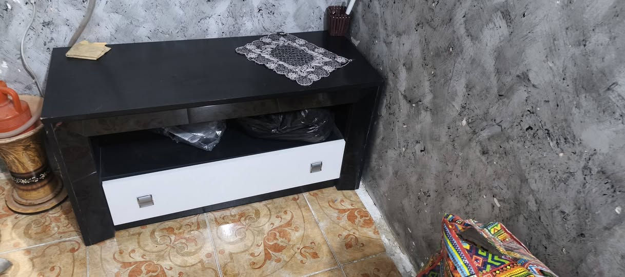 للبيع اثاث مستعمل سعر مناسب عنوان بغداد مدينة الصدر غرفت نوم تركي 9 قطع واحد من بيبان كنتور واكع سلايت الي ياخذ غرفه هوه بعد يشده+ هديه دوشك طبي سعر غرفه 200 + ثلاجه حجم 18 قدم كونكورد شغاله فوك و جوه فريز ثلج سعر 200+ مبرده 50 الف + كوانتر 75+ نص تخم قنفات وحده م 3 + ثنين كل وحده وحد سعر قنفات 60 الف بيع مستعجل الستفسار خاص و رقم ***********
