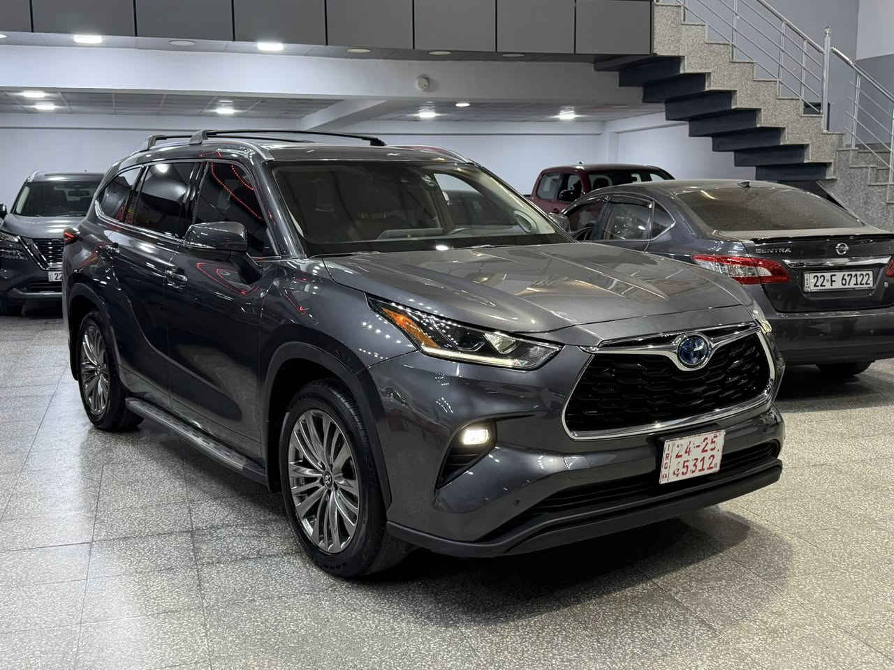 #سعر_مناسب_جد
تويوتا هايلند 2024 limted
فئه المتيد 🔥
٧ راكب 

وار امريكي 
بيها جملوغ وباب جهة سكن 

مواصفات 

فتحة 

فور ويل 

رادارات فول 

سماعات JBL

كشنات تدفئه تبريد 

ستيرن تدفئه 

خزن كشنات 

صندوك كهربائي 

كامرات 360 درجه 

شحن وايرليس 

درايف مود  ايكو سبورت نورما والترال 

EV MODE 

نزول منحدرات 

هاندبريك بصمه 

اوتو هولد 

شحن وايرليس

بردات جانبيه 

المكان دهوك
للسعر ٣١٣$
***********
***********
***********
