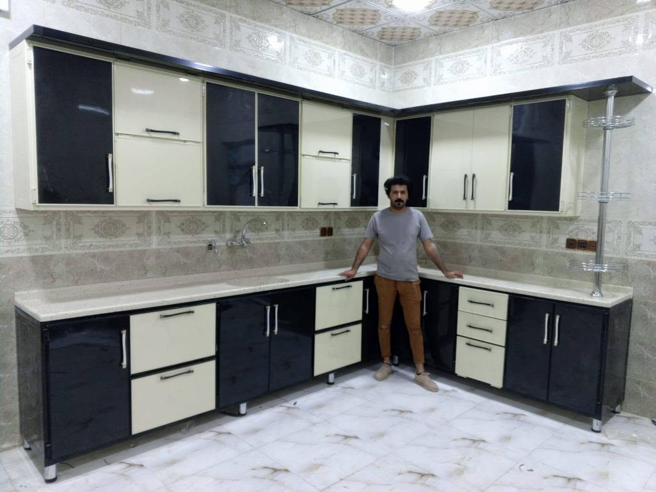 ✔️ مطبخ راقي ومميز بكل تفاصيله من ناحية التصميم والخامات والاكسسوارات
✔️لمسات جميلة والوان هادئة تجعل من مكان الراحة والرقي 
✔️اسعار مناسبة للجميع وتصاميم ترضي جميع الاذواق 
 العنوان/ واسط/ الموفقيه  ***********     ***********
