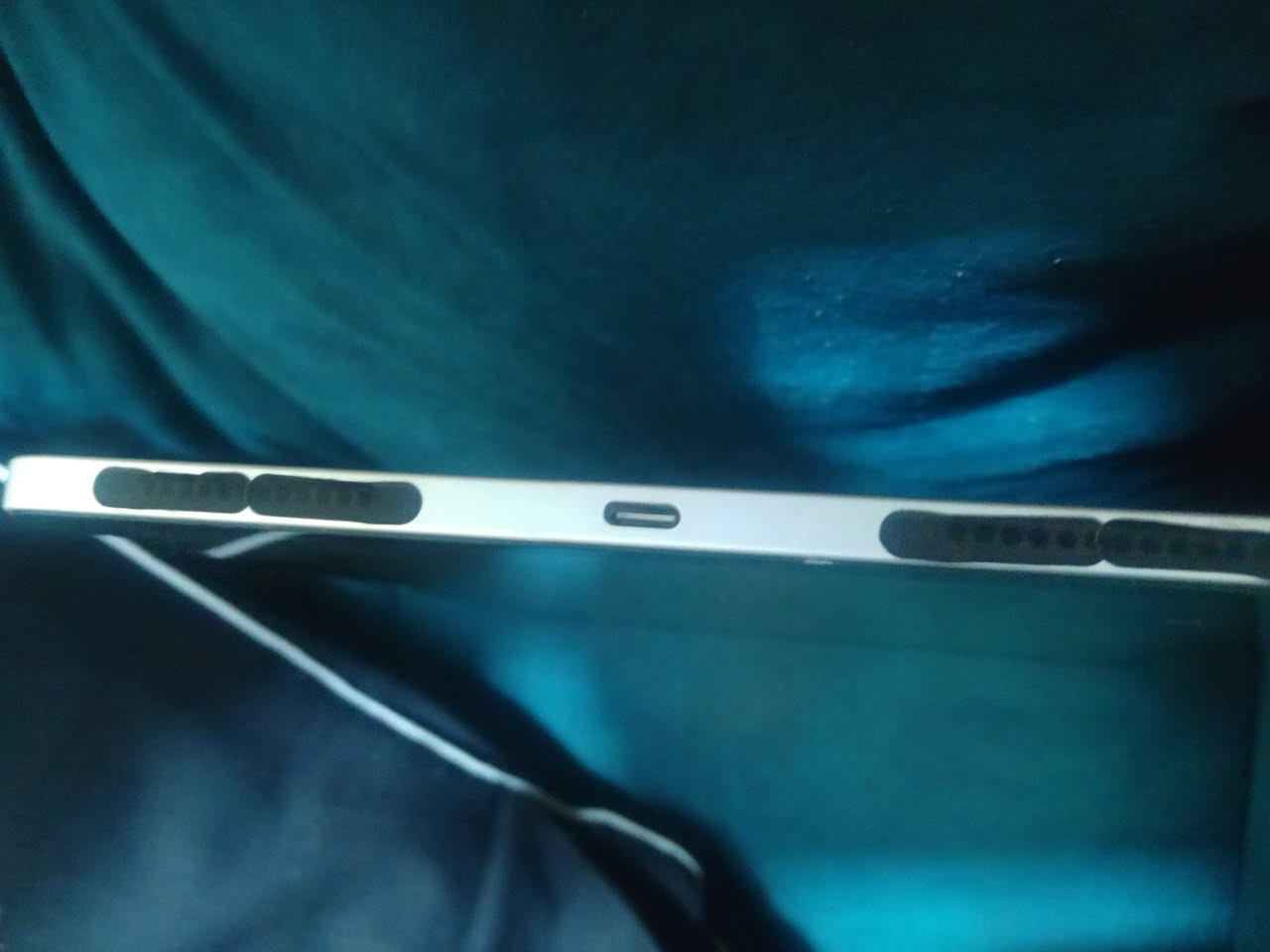 السلام عليكم ايباد 11 اي 16 ايفون جهاز نظافه 100 على 100 مشحون ثلاث مرات وقدامكم نظافه الجهاز حتى فلاتر حاطط للسماعات ملحقات هذا كامله ويا كفر صار عندي ظرف السعر 500الف وبي مجال رقم تلفوني(***********)
