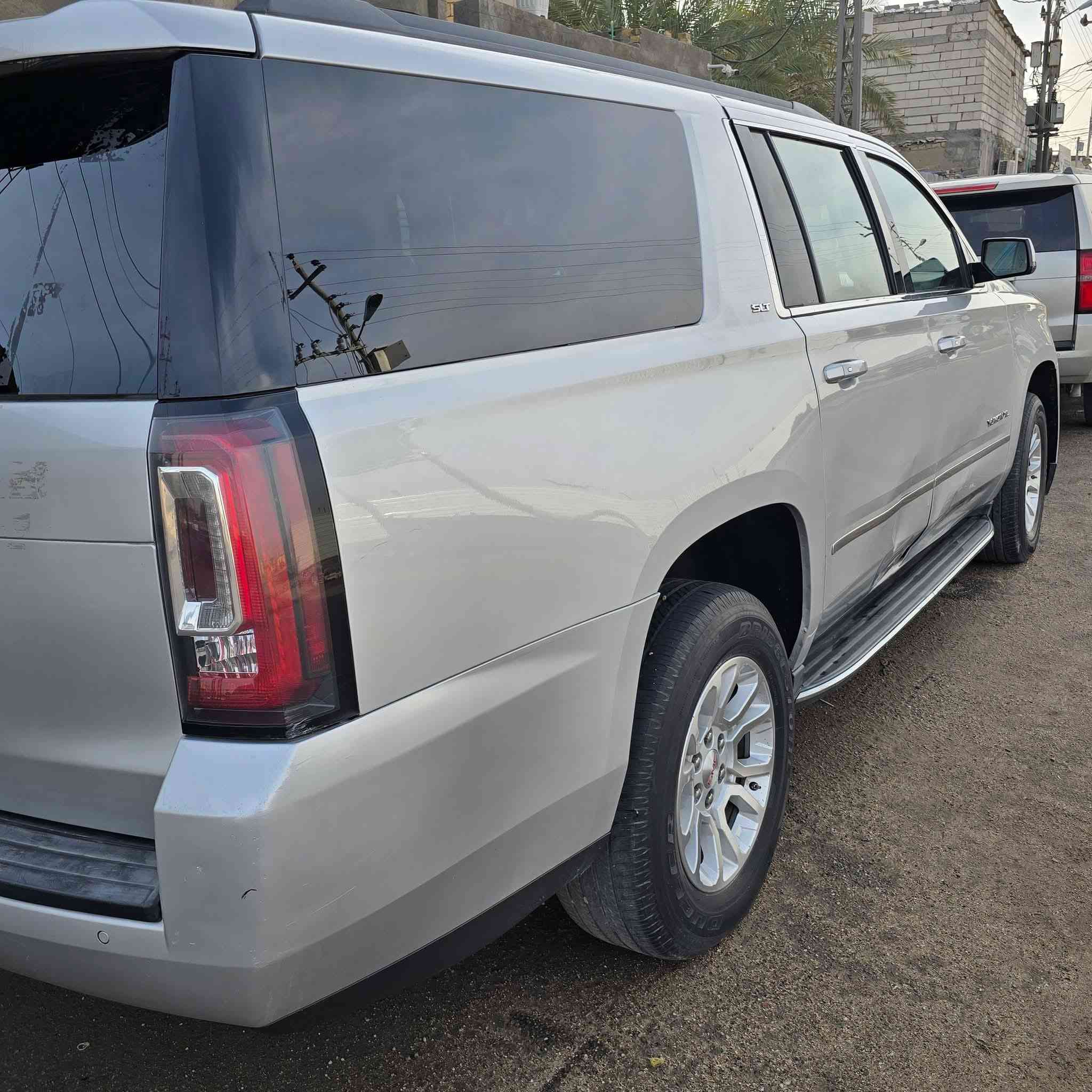 السلام عليكم جمسي مديل 2016 SLT فول ما عده الفتحه السياره بصره خصوصي مال بيت ما مشتغله السياره بيها 3قطع من امريكا وقطعتين اهنا بالعراق هذني الي بصوره السياره كير مكينه حداده تايرات كله كفالهه
سعرها 270 وبيها مجال 
التلفون ***********
