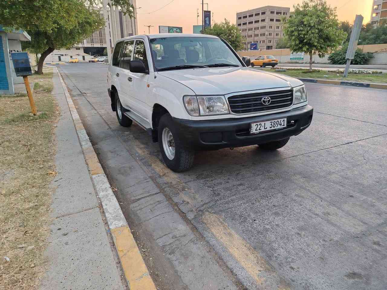 لاندكروز مونيكا موديل 2000 سياره جديده لك صبغ عام بدون أي ضرر السعر 115 مكان بغداد منصور***********
