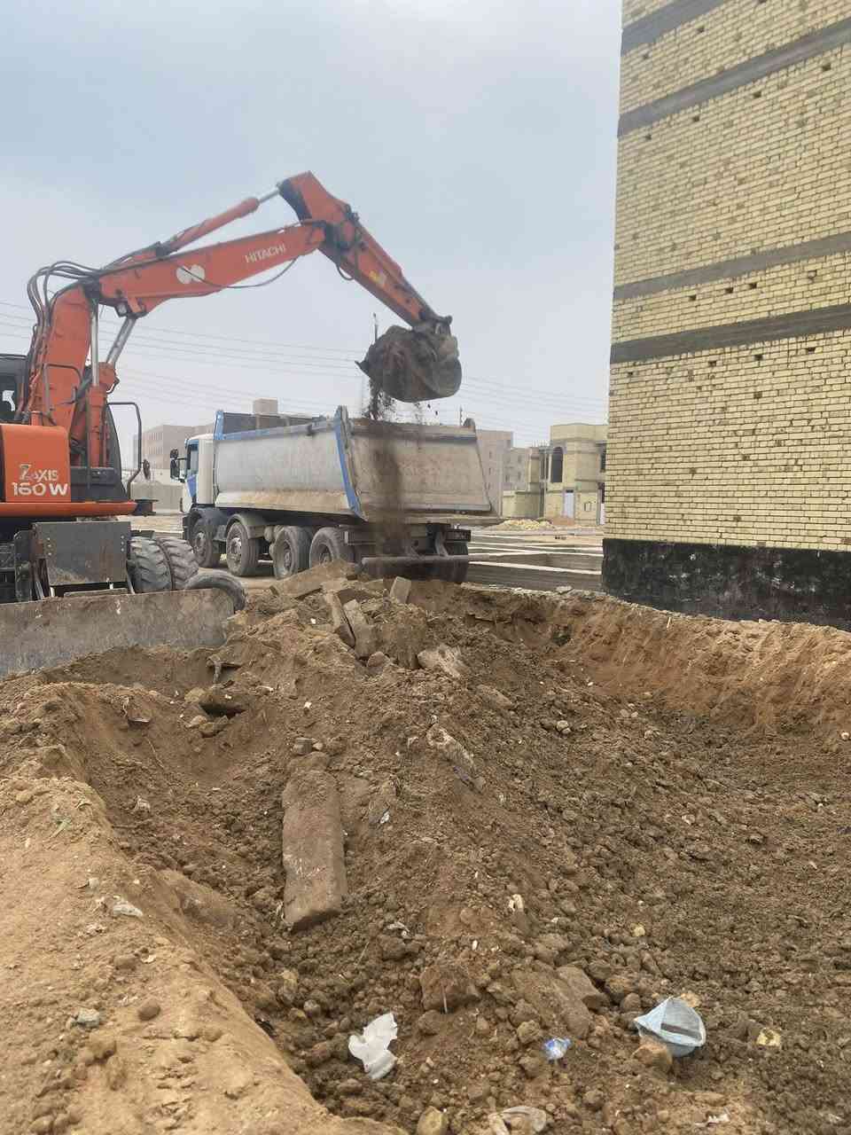 تفليش المنازل والبنايات القديمه وقلع لارض 
وتفليس السطوح كافه اعمال التفليش والتنضيف ورفع لانقاظ

***********
