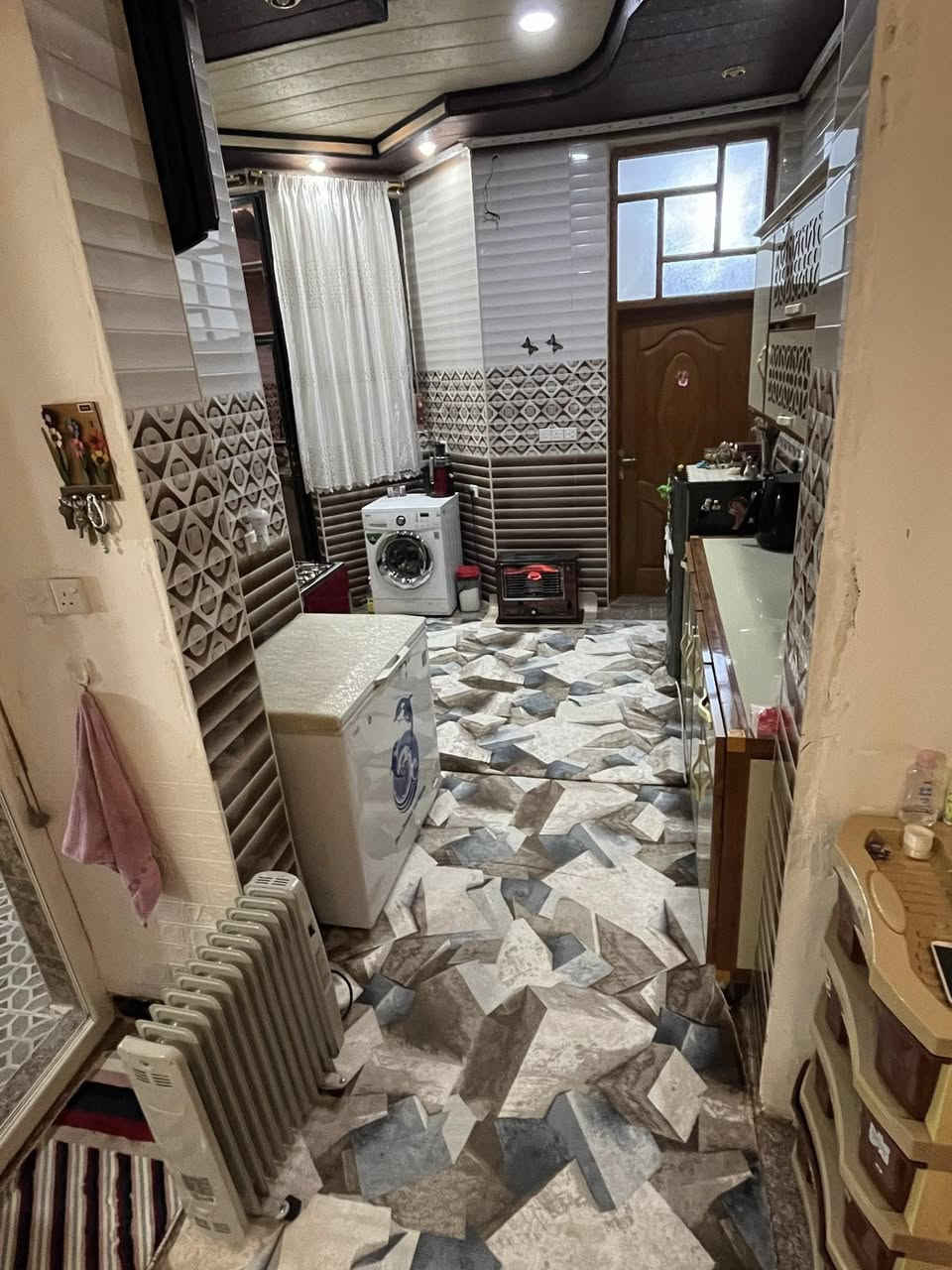 بيت للبيع
١٠٠ متر ٥ في ٢٠ أم الخيل الثآلثة قرب الحولي شارع المشتل طابق واحد كونكريت مسلح 
للأستفسار ***********

