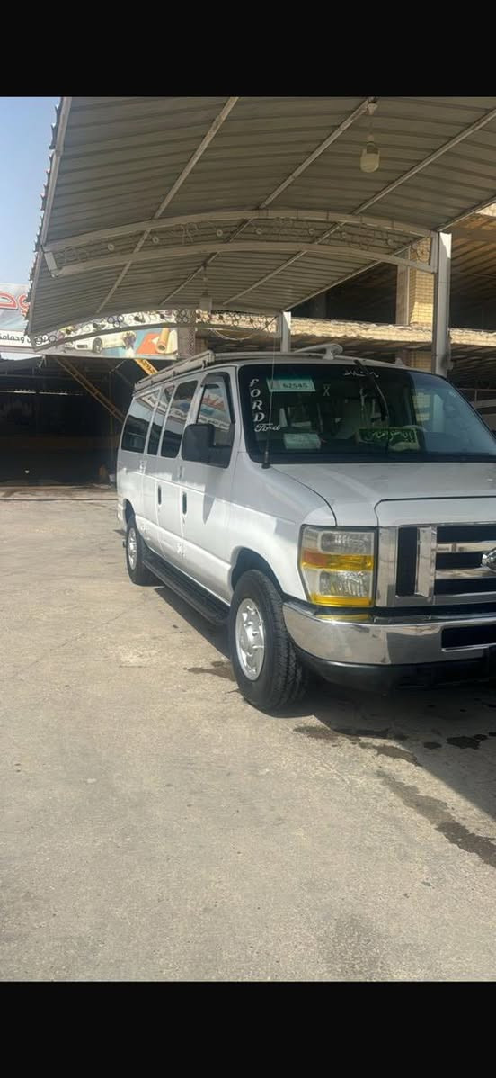 السلام عليكم فورد 2012 سياره مكفوله كفاله عامه 11 راكب گير ومحرك برغي ممفتوح  محركه8 سلندر وضع شركه تخم تايرات جديد مابيها اي نقص خط كركوك بغداد السياره بأسمي تحويل ثاني يوم رقمهه بغداد اجره سعر185 وبيها مجال للأستفسار***********
