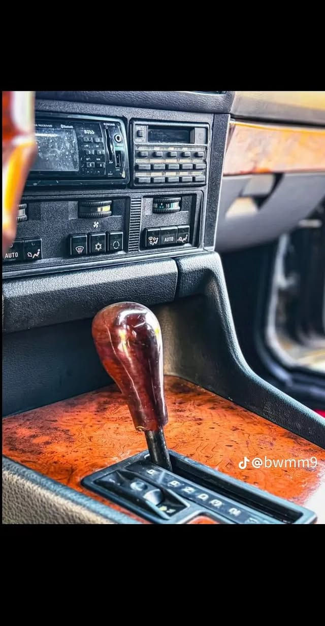 سلام عليكم
Bmw 1993للبيع
544 -كير تمساح كفاله-(اصل 520) 
رقم بغداد دولي باسمي تحويل بنفس لوقت
صبغ جديد
تبريد✅
داخل جلد كهرباء +تدفئه كشنات✅
فتحه✅
صدر خلفي امامي جديد ✅
بچم كامل وارد يابان اصلي حاليا ✅
تحويره كامله 40 من كلشي ✅
سياره مشتغله 44 مو 40 يعني طياره✅
ادامه كامله من كلشي ✅
سياره صاروخ ومتعوب عليه وبلعافيه عل ياخذه 
سعر 85 وبيه مجال ولماعده كدامه يصعد ويمشي❤️

للاستفسار ‭٠٧٧٣ ٢٤٠ ٥١٩٥‬
