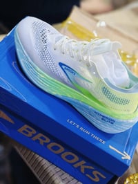 حذاء بروكس • شرط صفر • مقاس ٤٢