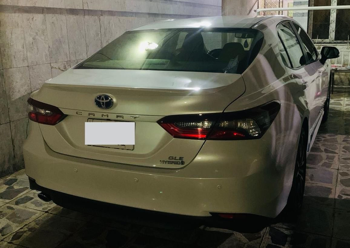 كامري هايبرد  2024 وكالة عبدالطيف جميل
ماشية 43 الف 
مواصفات : 
محرك2500
AIR BAG عدد 8
حساسات امامي خلفي 
لايت زينون+ LED 
كشافات
سلايد رووف 
ويل كاب 18 
مفتاح تشغيل بصمة 
شاشة
كاميرة دوارة 
الانارة الداخلية LED
مقعد السائق كهرباء 
مثبت سرعة 
ثلاث مودات قيادة
قطعتين تبريد 
هاند بريك كهرباء 
ABS
اوتو هولد 
اشارة في المرايا الحانبيات قابله للطي كهرباء
مخرج منفذ الطاقة 
بردة خلفية كهرباء 
شاحن هاتف Wireless

رقم بغداد سنوية جديدة لحد 2030 بأسمي 

كير و محرك مكفولات 
السعر 248 $ و بيهة مجال بسيط 
رقم التلفون ***********
مكان السيارة بغداد
