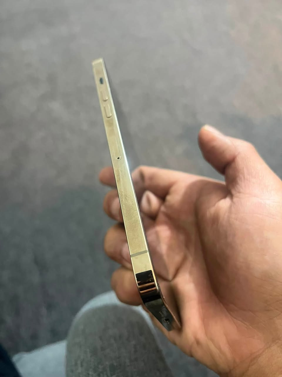 أيفون ١٢برو ماكس جهاز جدا نضيف مبدله شاشه اصليه وبطاريه اصليه جهاز شاشه لطش اصلي وبطاريه انسه شحن فول متصرف جهاز معروض ٢٥٠وبي مجال قليل للاتصال ***********
