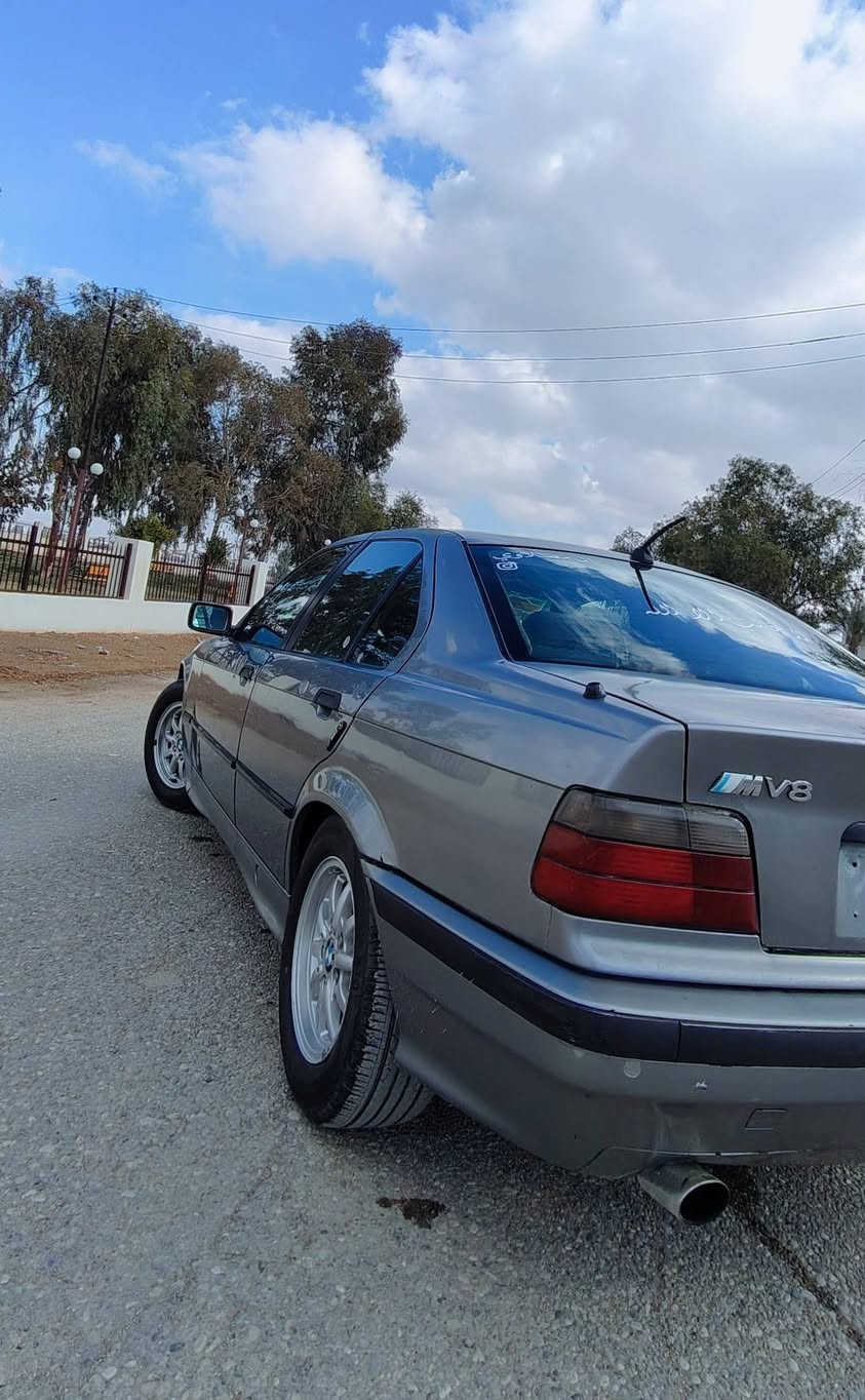 متاح بي ام للبيع
موديل 1991
حجم 318
رقم نينوى مجدد ال 2030
محرك شرط 4 سلندر اصليته 
رقم الهاتف ***********
