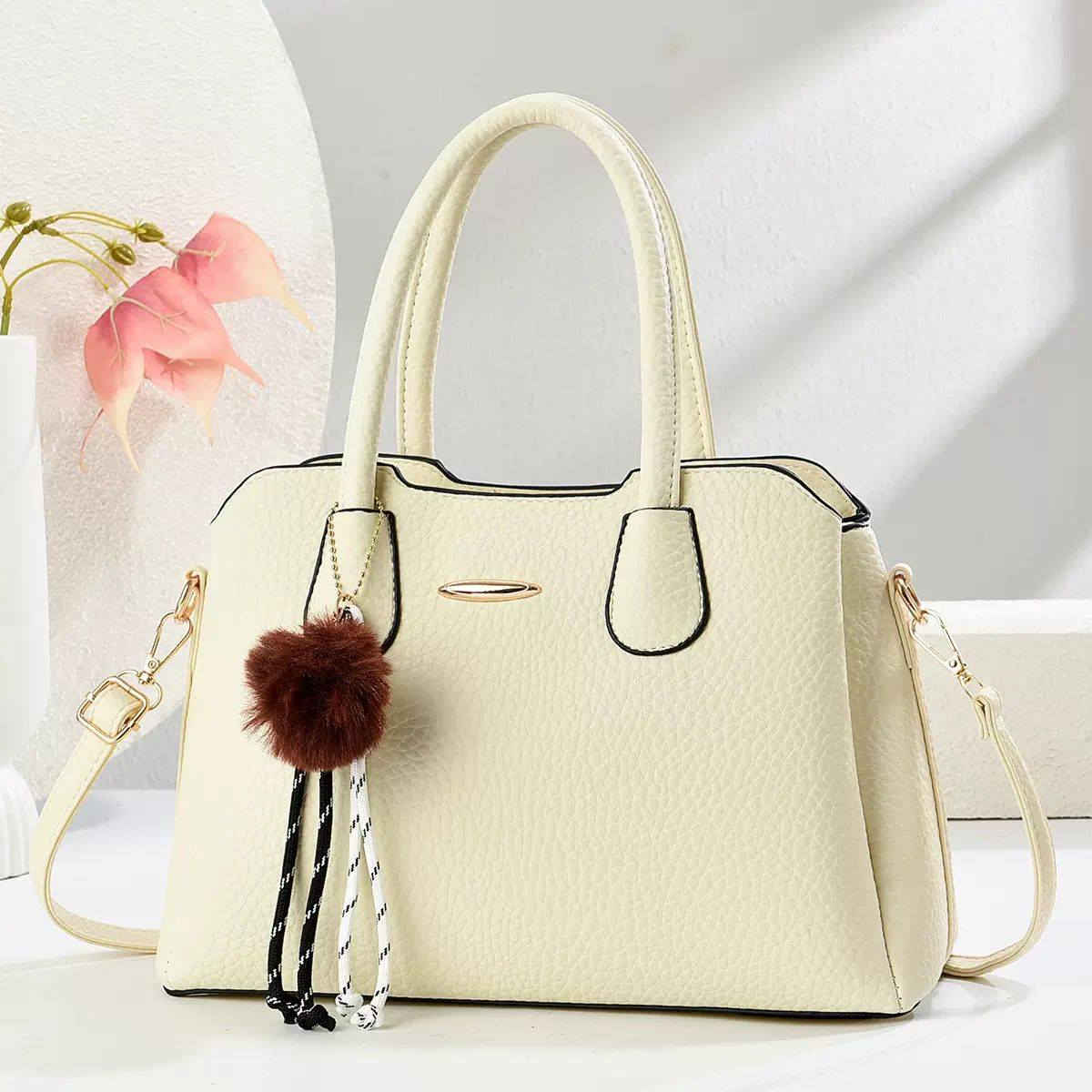 حقيبة جلد سوبر كواليتي عالي ✨️
حقيبة جلد (حجم كبير) بنقشة مميزة وتفاصيل ذهبية راقية
​الملحقات: حزام كتف طويل + ميدالية 
​للطلب والاستفسار: مراسلتنا عبر الخاص 📥
أو واتساب: [ ***********] 📞
​توجد خدمة توصيل لجميع المحافظات 🚚
العنوان // كربلاء شارع النهر قريبا 
#viralvideo #لايكات #محمود_الجبلي #كربلاء #كربلاء_مدينة_العشق_والعاشقين
