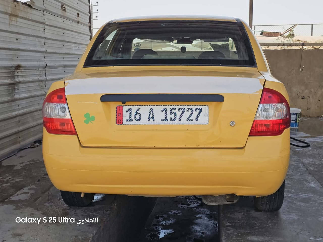 السلام عليكم طيبه للبيع موديل 15 رقم جديد مصفره هيئه وغرامات السياره جاهزه وحلوه شاشه وسنتر لوك مكينه وكير وحداديه ومضومة غاز نقص بس التبريد السعر 38 وبيهه مجال الاستفسار *********** مكان السياره الديوانيه

