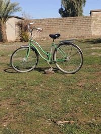 السلام وعليكم بايسكل لبيع سعر 40نقد رقم07781518924