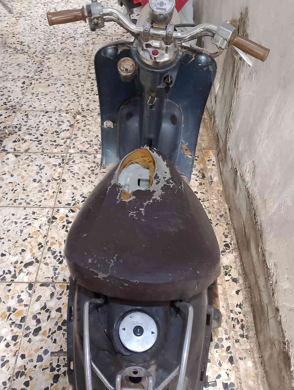 السلام عليكم دراجه كلاسك عبد الحليم دراجه خير من الله تجي وتشوف يشهد الله مكينه جديده  سلف هندر كهربائات دراجه بس كفرات يرادله فقط  السعر 150 وبيه مجال مكاني بغداد الشعب رقمي ***********
