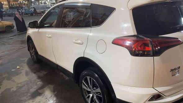 راف فور 2018 وارد امريكي  فول موصفات xle   مواصفات بصمه فتحه سقف حساسات اماميه وخلفيه رادارات و سياقه ذاتيه ثلاث انضمه قياده جنطه كهرباء تخم تاير جديد  مانع انزلاق بصمه بل ابواب محرك وكير شرط كفاله سياره بعدها جديده ماشيه 74 الف فقط استعمال قليل جديده بمعنى الكلمه ضررها فقط الجاملغ الامامي وخشم البنيد ومصلح فقط تبريد شرط ثلج     بدلت الايت  خليت زنون سعرة ٣٢٠ دولار  غير الايت الي بالصورة
السعر 167 مال بيع من الاخير للاتصال ***********  مكان بغداد
