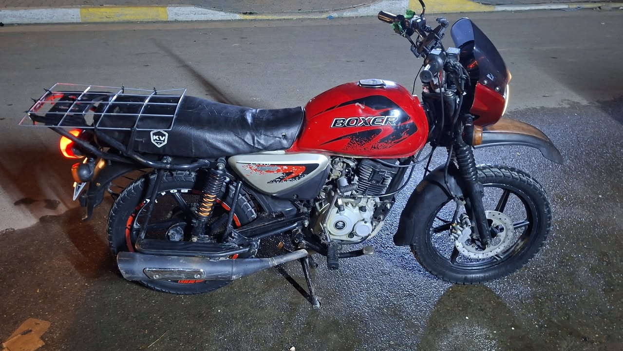 سلام عليكم اعادة نشر بسبب الوعود الكاذبه
دراجه بوكسر جبلي للبيع 2021 شهر ال7 شكل ال22 
دراجه نضيفه مال شغل ومرتبه سعرها 1900 وبيها مجال بسيط مرقمه صار ٤ اشهر سنويه ولوحتين بغداد تحويل بنفس اليوم اللي تشتريها بيها اذا تحب
واتساب او اتصال ***********
