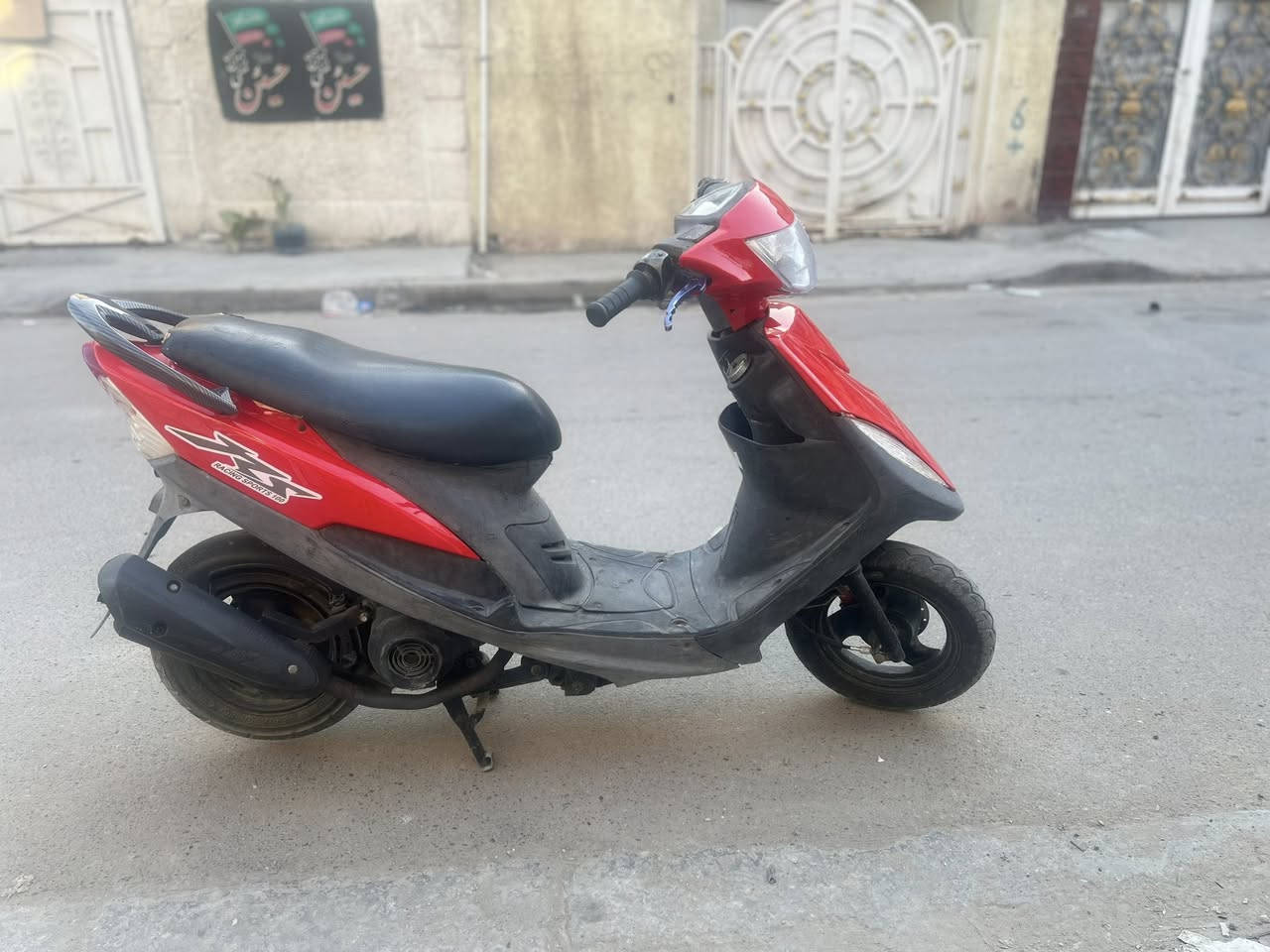 السلام عليكم للبيع ماكس عدله بوشه 49مكينه بلادي الدراجه ناعمه خير منالله مابيها اي نقص كامله كهربائيات كلها شغاله 
شلعه معدل 
المكان بغداد الشعب 
السعر 650وبيها مجال 
استفسار ***********

