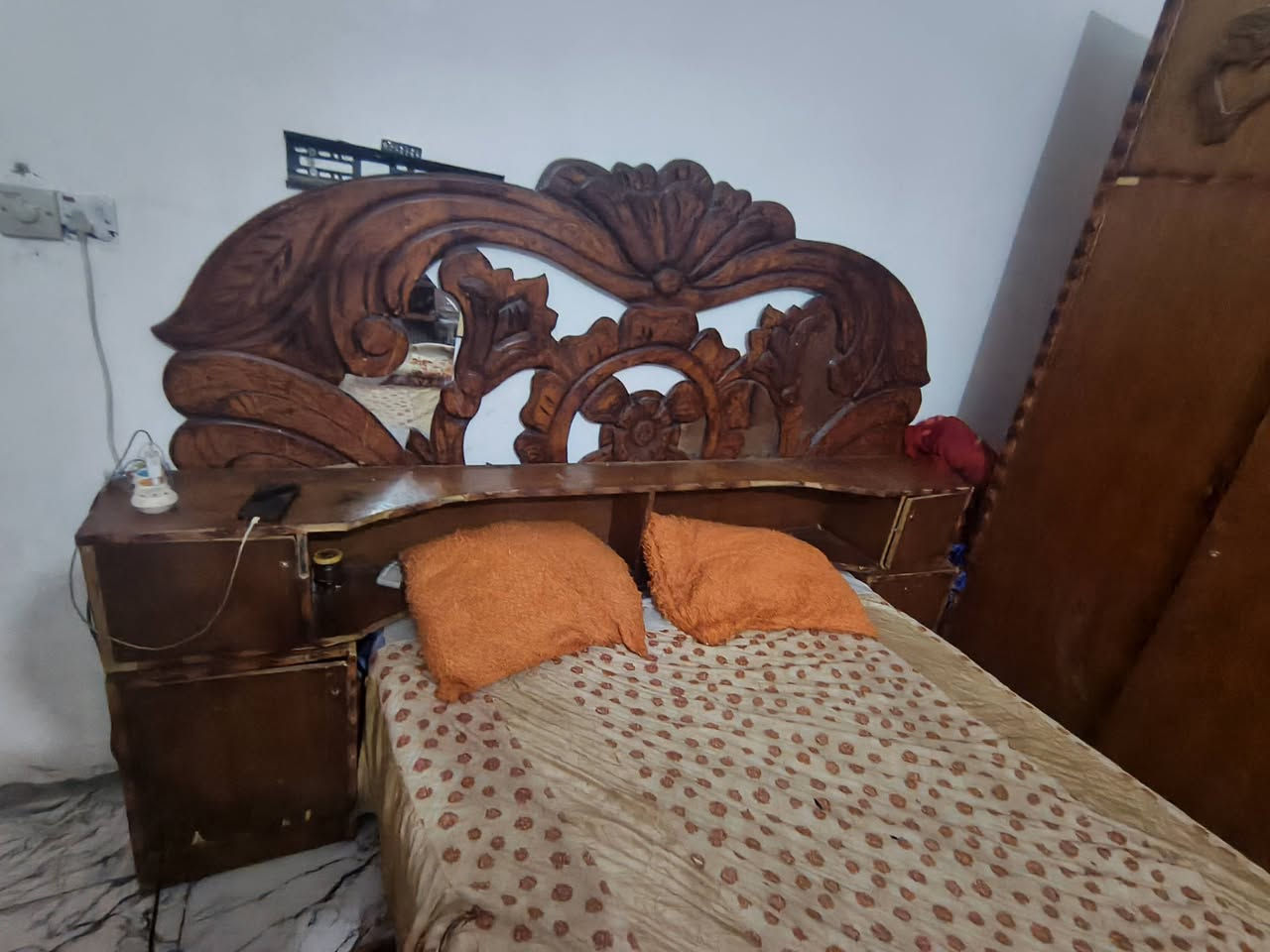 سلام عليكم
عندي غرفه أخشاب للبيع أو مراوس 
تفاصيل أكثر اتصال ‏‪***********‬‏
