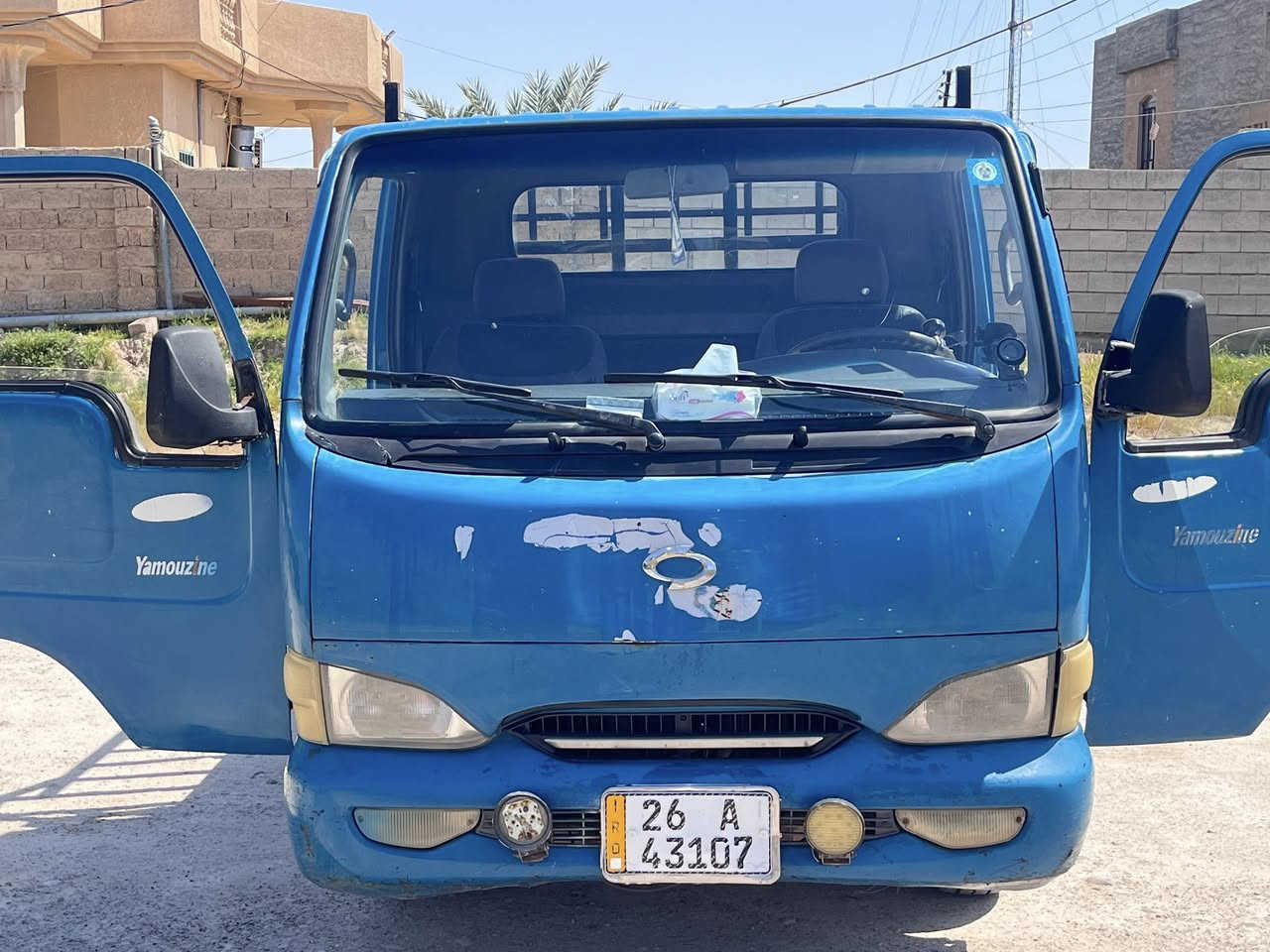 السلام عليكم ورحمة الله وبركاته 
كيا سامسونك موديل 2000
لون ازرق رقم صلاح الدين دولي 
تايرات جدد 
كهربائيتها كلها شغاله 
كير مجفت جديد 
محرك صار سنه من جفته 
صدر جديد 
تدفئته شغاله 
حصته كاز جميع المحافظات 
السياره ما عايزها شي 
للبيع او مراوس بفونتيره او تيوتا تك حسب القناعه 
رقم الهاتف هـ ***********

