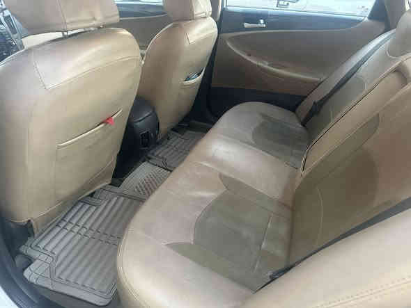 سوناتا خليجي 2013 شكل 2014 
محرك دوش 2400
شفتات ستيرن 
تحكمات ستيرن
حساس خلفي 
كرسي السائق كهرباء
مري قابله للطي
الدعاميه الاماميه فقط صبغ
بارد قليل جدا في البنيد
رصعه في الجاملغ الخلفي
ماشيه 147 الف
السيارة باسمي
السعر 135$ وبيها مجال
مكان بغداد
***********
