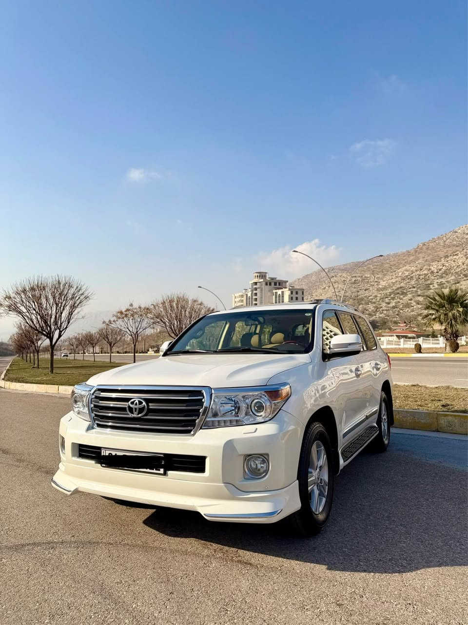 رقم السياره /دهوك
موقع السياره/دهوك
نوع السياره/لاندكروز 6 سلندر GXR
موديل السياره/2013
المسافه المقطوعه/133000
مواصفات /8 ايرباك
مري گراج
كشن جلد
رقم وسنويه جديده مع الهزه
طخم تايرات جديده شاديلها قبل ١٠ ايام
محرك وگير مامفتوح بشرط
السياره حيل نظيفه
سعر375 وبيها مجال قليل 
للاستفسار الاتصال بالرقم
*********** واتساب فايبر كورك دهوك, العراق
