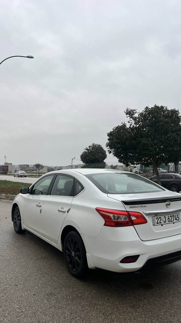 تەنها چاملغی لای سەیاقی بۆیاخە ئەویش لایخۆمان وای لێ هاتووە و پێش و پشتی کەپسە  و سەریارەکە نمونەیە لە جوانی
٩٦ هەزار کیلۆمەتر رۆشتووە
گێر و مەکینەی بەشەرت و توند و تۆڵی بەشەرت
***********
شوێن: قەڵادزێ
