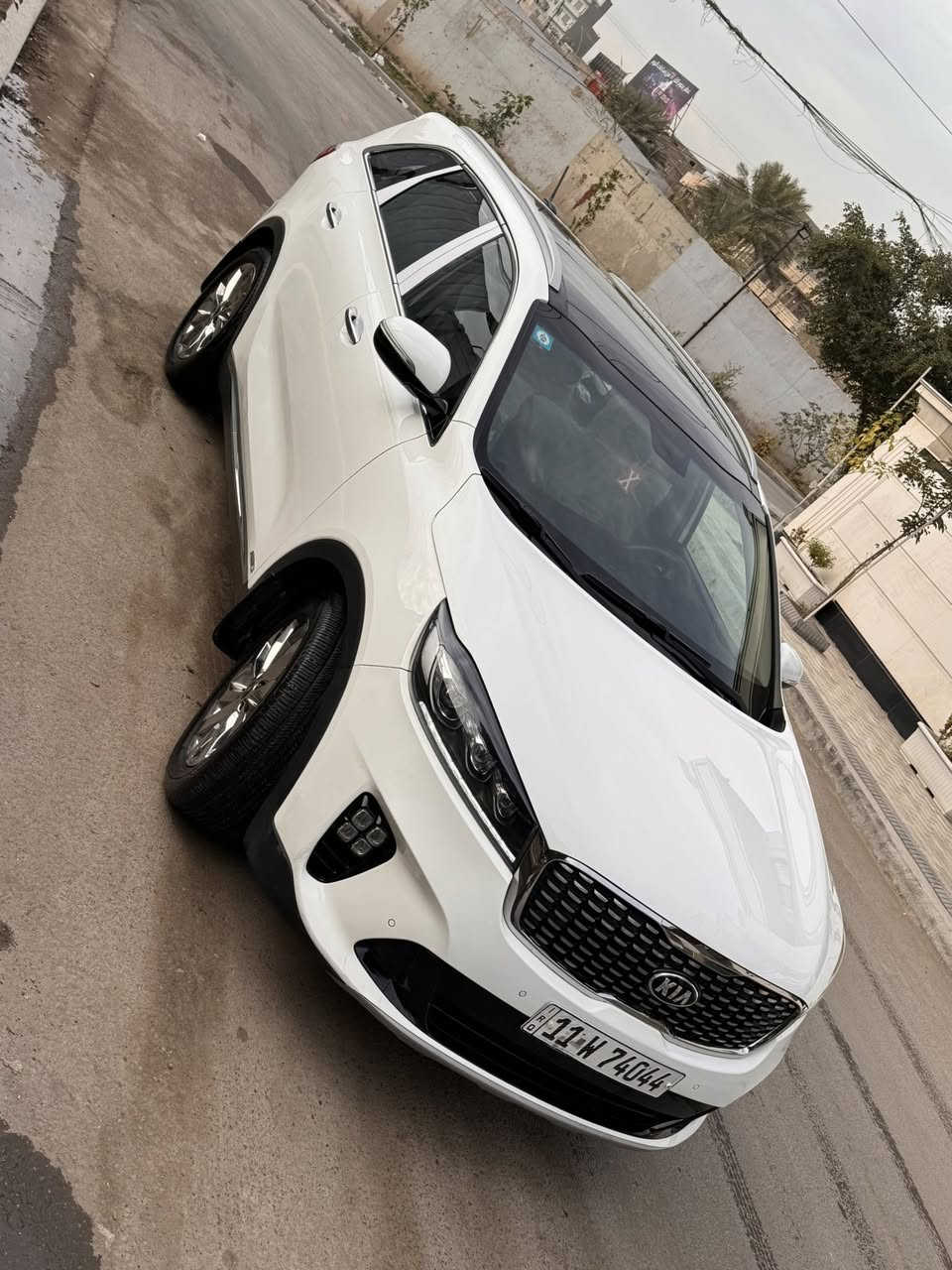 للبيع كيا سورنتو موديل 2018 وارد خليجي vib فول مواصفات للاخير محرك 6 سلندر  مكفوله من الصبغ والتبديل بيهة مكانات تعديل بارد فقط ماشيه 80 
محرك وكير كفاله 
مواصفاته
بانوراما 
لايت عدسات متحرك
كشنات كهرباء جلد تدفئه تبريد
سبعه راكب
3 قطع تبريد
جنطه كهرباء 
مري شفط
 كشنات الخلفيه تدفئه
شفتات ستيرن
بردات خلفيه حساسات امامي خلفي
بكلايت لد
فور ويل درايف
هاند بريك دكمه
السياره اعلى مواصفات بالسورنتو
السعر 235 وبيه مجال للشراي السونار مرفق بالمنشور 
مكاني بغداد 
***********
