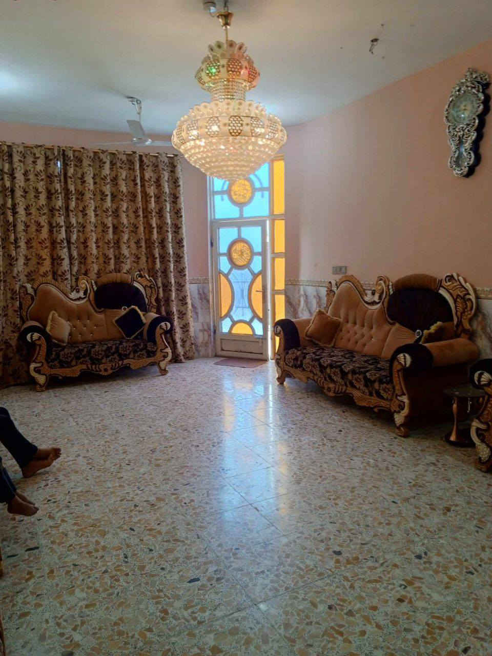 بسم الله الرحمن الرحيم
 السلام عليكم دار للبيع مساحه 300 مطبخ استقبال حديقه 
صحيات  خارجي و داخلي /كهرباء جاهزه مجاري خدمات جاهز /زراعي /كوت+المكان شارع الجوادين بيت/جاهز-
وهاذ رقم/+***********+*********** السعر اتصال
#جاهزه
#وهاذ
#السعر
#كوت
#المكان
#شارع
#الان
