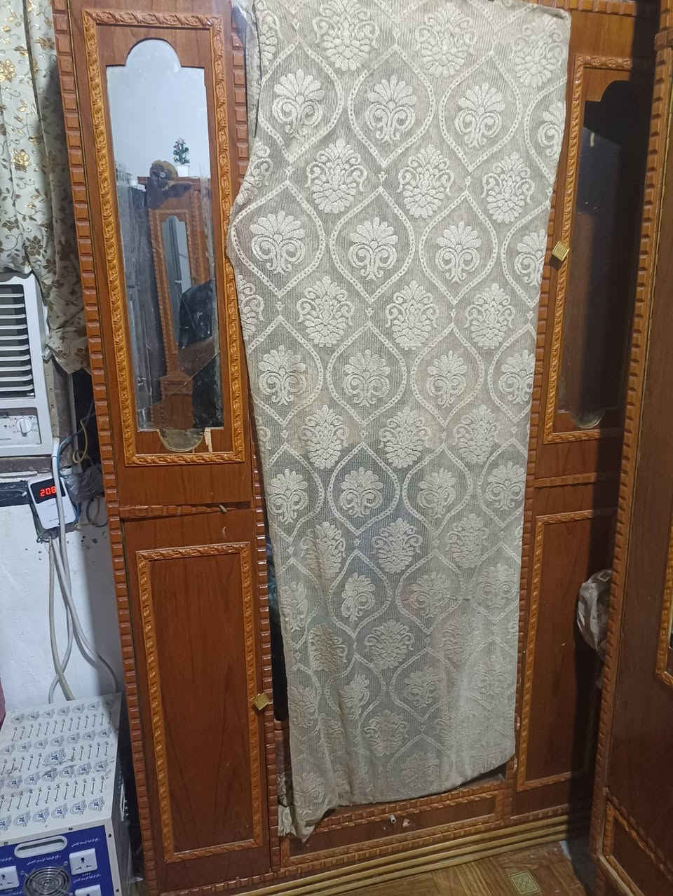 سلام عليكم للبيع الغرفه سعرها 400  ديوان 75 
درين شحن بدون بطاريه فتح وشد وثقب حياطين ب10 
الخاص مفتوح 
*********** المكان بعقوبه خرنابات
