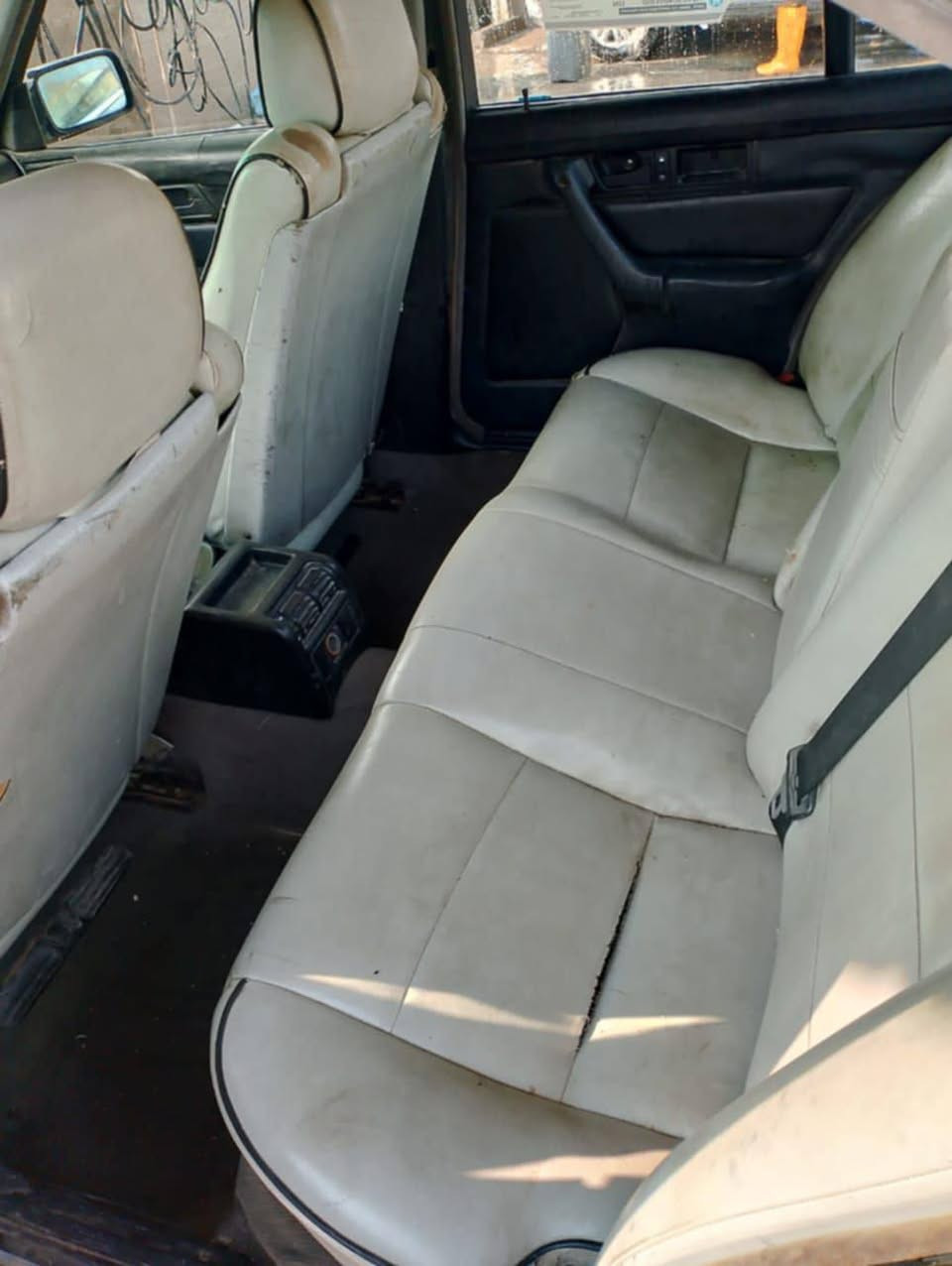 سلام عليكم بي ام للبيع رقم بغداد محرك سته سلندر مفتوح بيع او مراوس حسب القناعه السعر 38مكانه كربلاء الاتصال ***********
