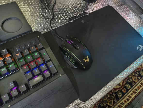 السلام عليكم
حاسبه كامله مع كامل ملحقات للبيع
CPU R5600X
asrock b550 steel legend
RAM 32 GIG 3200.3600
M2 1TB
RX 6700XT msi gaming x 12 GIG
power supply gigabyte 700w murder
FAN CPU AMD RGB
Glass XPG Defender Mid-Tower ATX 6 FAN RGB
MONITOR benq 27 2K 144
keyboard mechanical
mouse rgb control software
mic professional RGB
headphone hyperx cloud 2
speaker USB
joystick 
مكاني بغداد الشرطه الرابعه
***********
