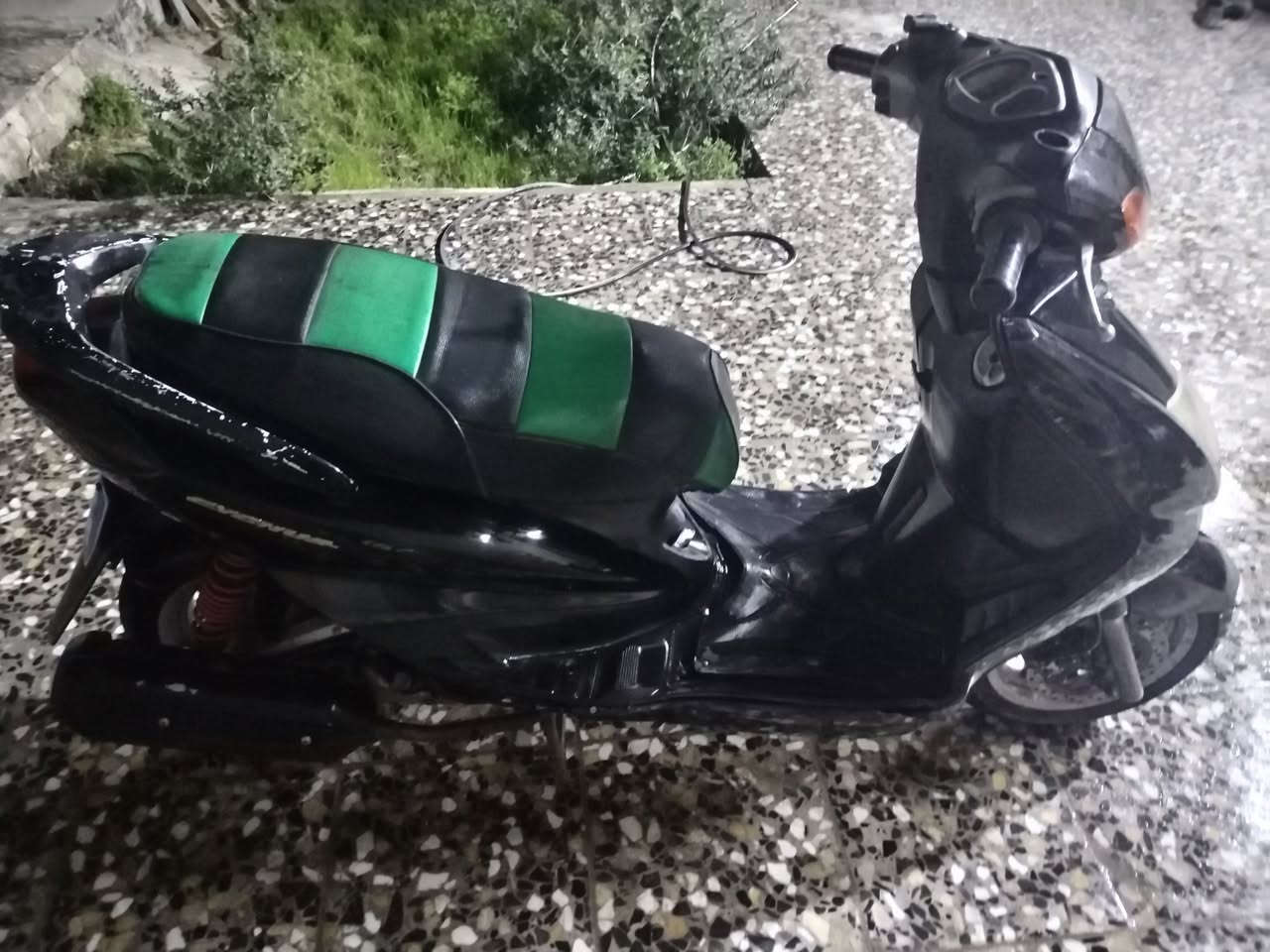 السلام عليكم دراجة سگنس نثية كوري للبيع مابيها نواقص بس باتري و تاير خلفي يرادله رگع تاخذها تفحصها على راحتك السعر ٤٢٥ و بيها مجال ع كد النواقص عنواني كاظميه للتواصل (***********)
