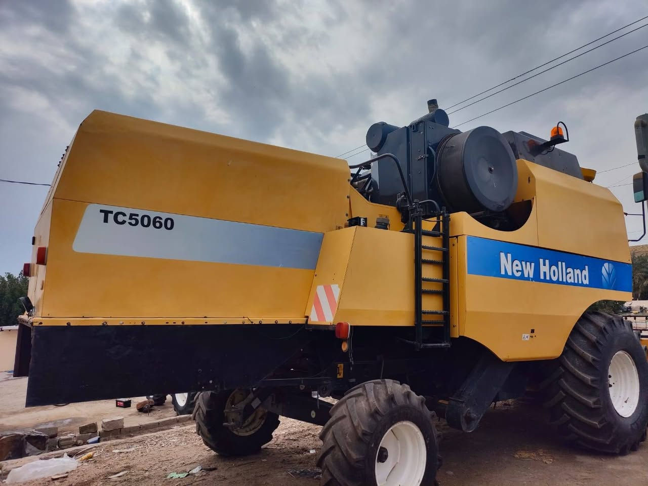 حاصوده لبيع موديل 2014 هايدرو خمسه بلم مشتغله 4000 ساعه مكينه وضع شركه ***********
