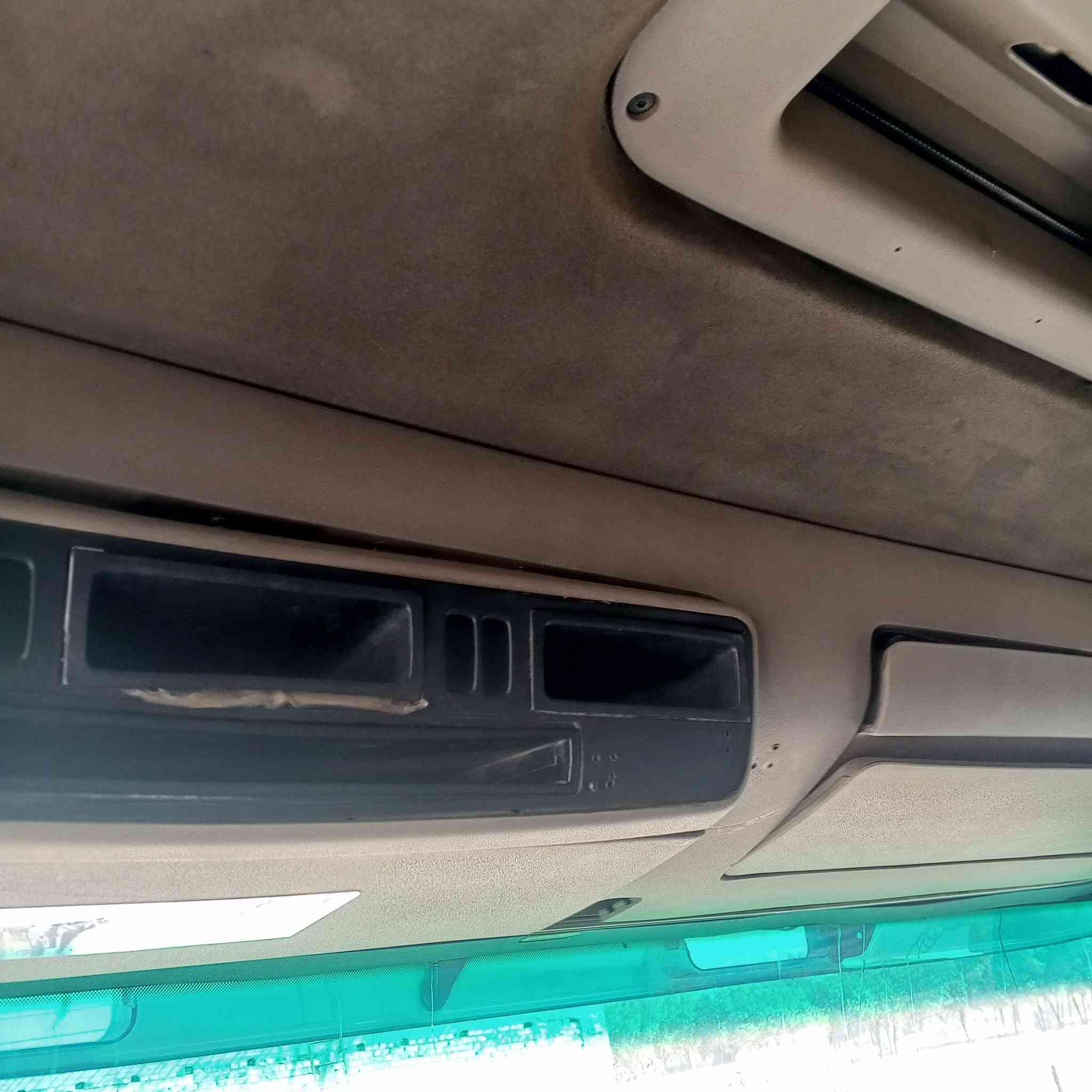 من رخصت الادمن سكانيا بومه موديل 2006مكينه6انجكسن كيركوبرا سنكل مزدوج شاصي امبطن او مكفول للبيع ملاحظه لايوجد تحويل تباع واقع حال السعر 150 وبيه مجال لللاتصال على الرقم ***********او***********
