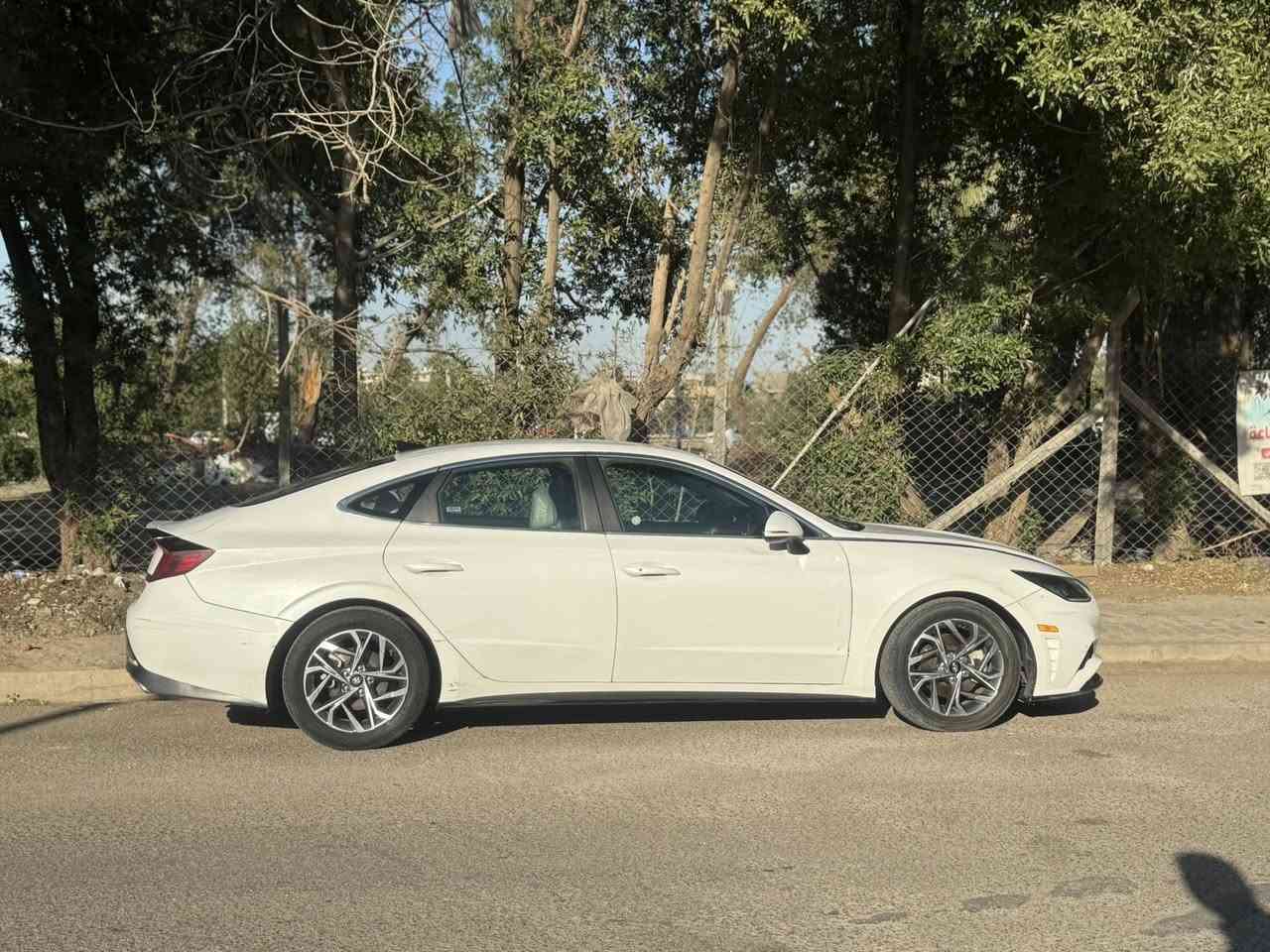 سوناتا موديل 2021 سيارة نضيفة بدون نقص صور الحادث مرفقة مع الصور شرط بدون دواخل بدون شواصي بدون لغود  موصفات بصمة تحكمات تشغيل عن بعد كشنات تدفئة بصمة كامرا شاشة ثلاث وضعيات قيادة كير دكم  مكينة 2500 تنفس طبيعي                السعر 119$ مكان السيارة بغداد للاستفسار ***********
