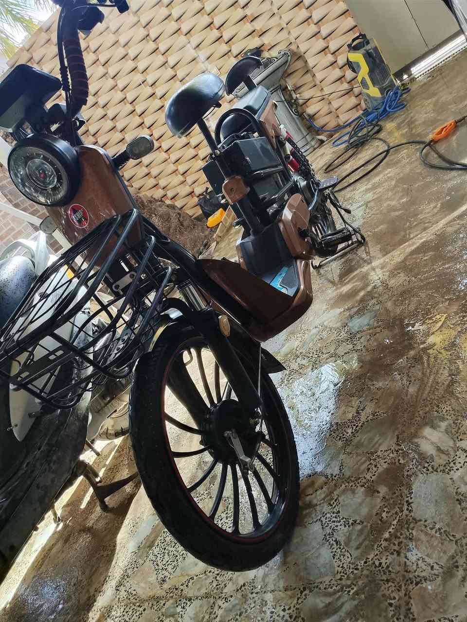 سلام عليكم دراجة شحن سرعة99 دراجة نضيفة كلش بصمة عن بعد بطاريات جديتات السعر250وبيهة مجال.  ***********
